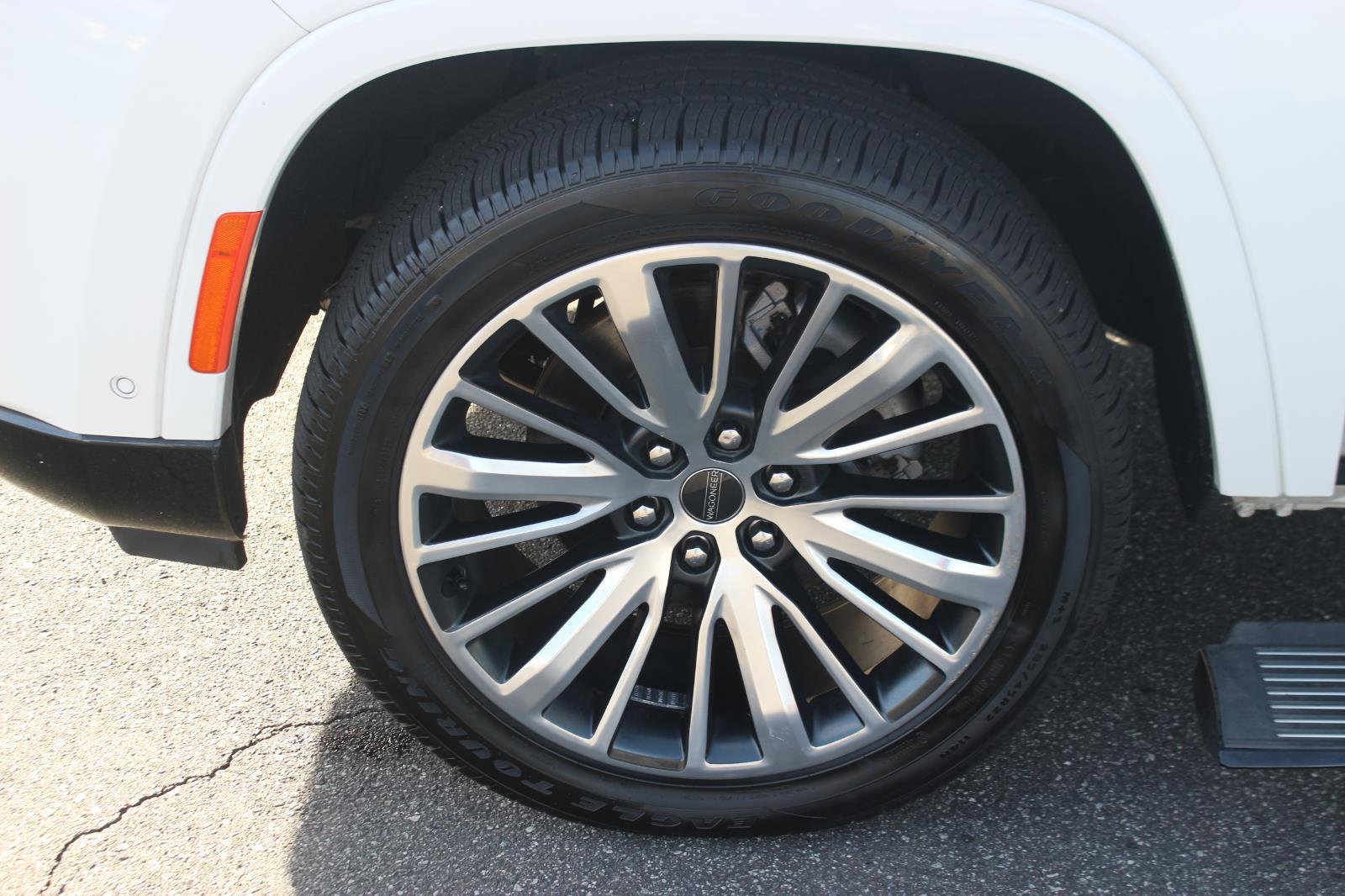 Used 2024 Jeep Grand Wagoneer L Series III image 47