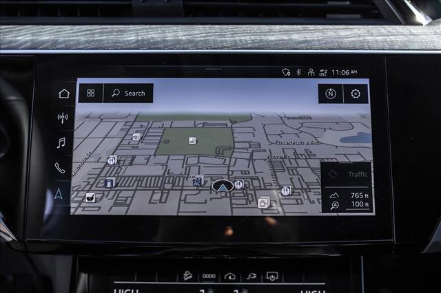 Used 2024 Audi Q8 e-tron Premium Plus w/ Premium Plus Package image 17