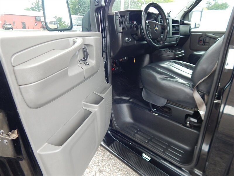 Used 2010 Chevrolet Express 3500 Extended RWD image 19