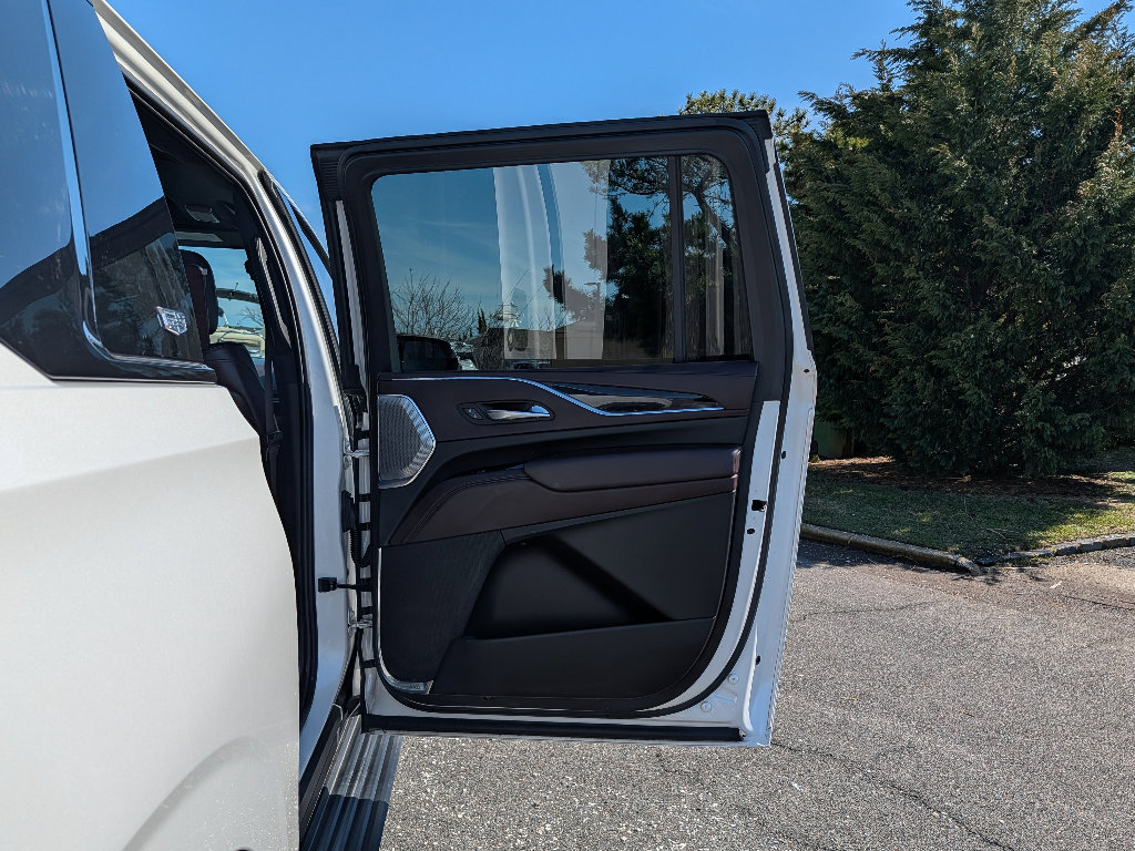 Used 2022 Cadillac Escalade ESV Sport Platinum w/ LPO, ONYX Package image 12