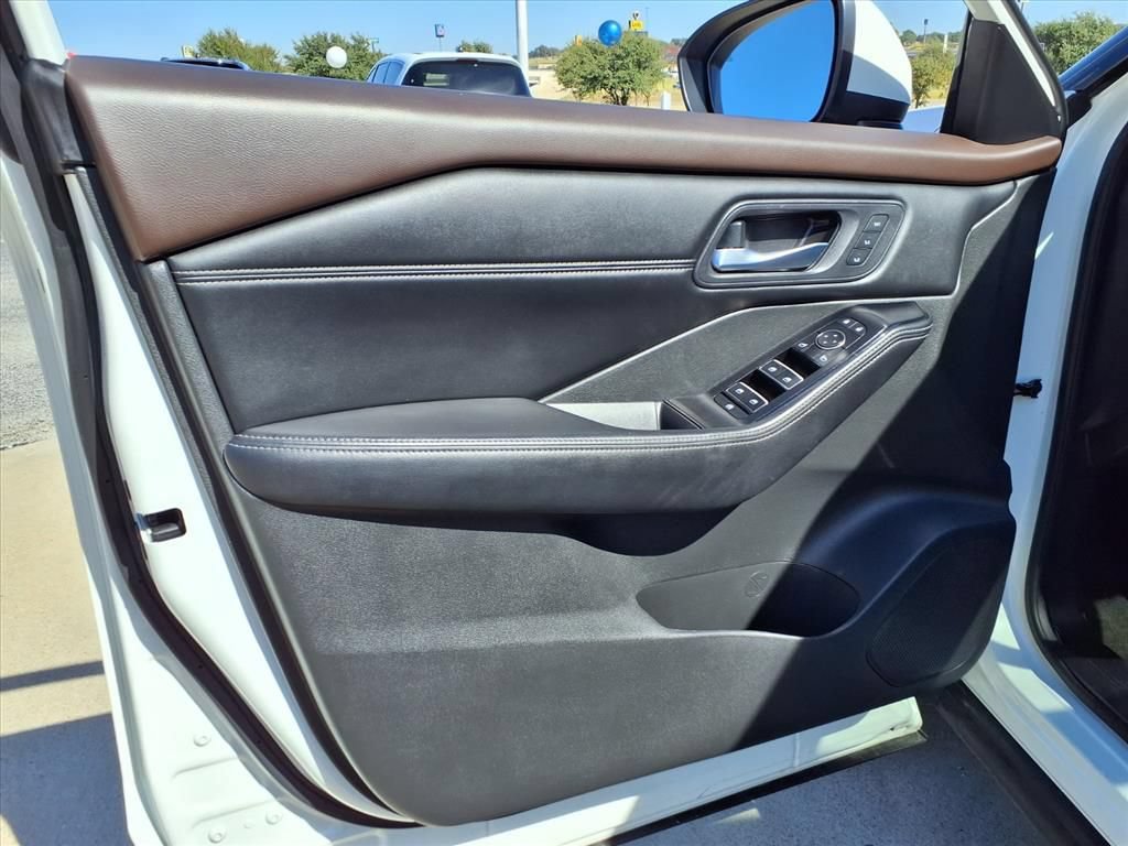 Used 2023 Nissan Rogue SL w/ SL Premium Package FWD image 16