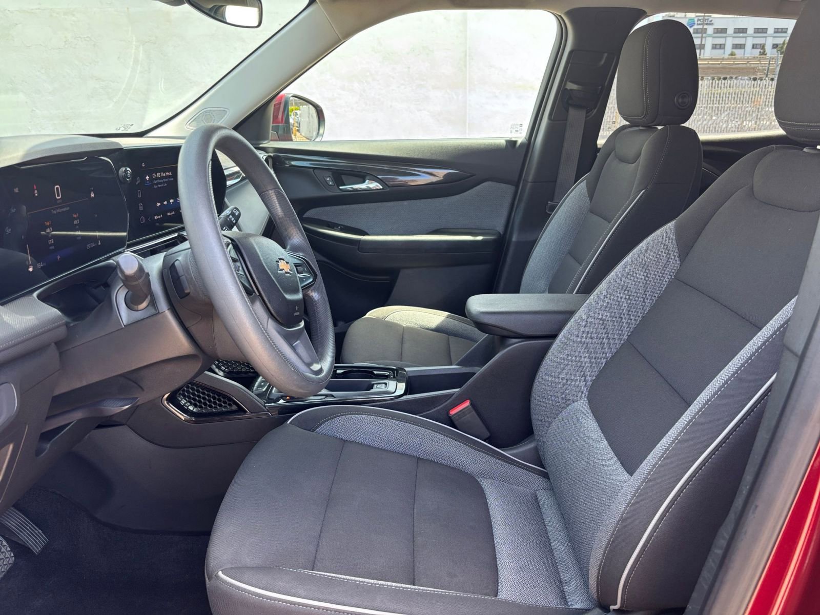Used 2025 Chevrolet TrailBlazer LT FWD image 25