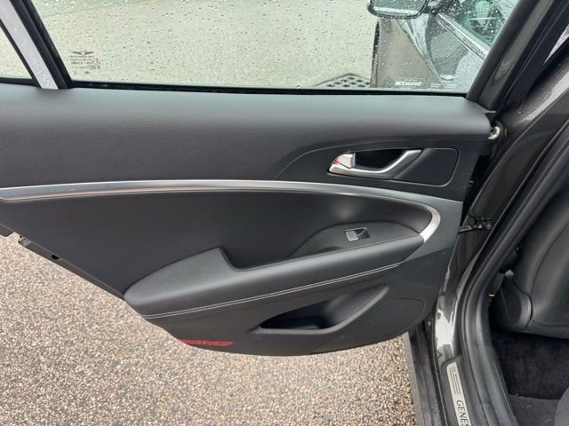 Used 2025 Genesis G70 2.5T image 34