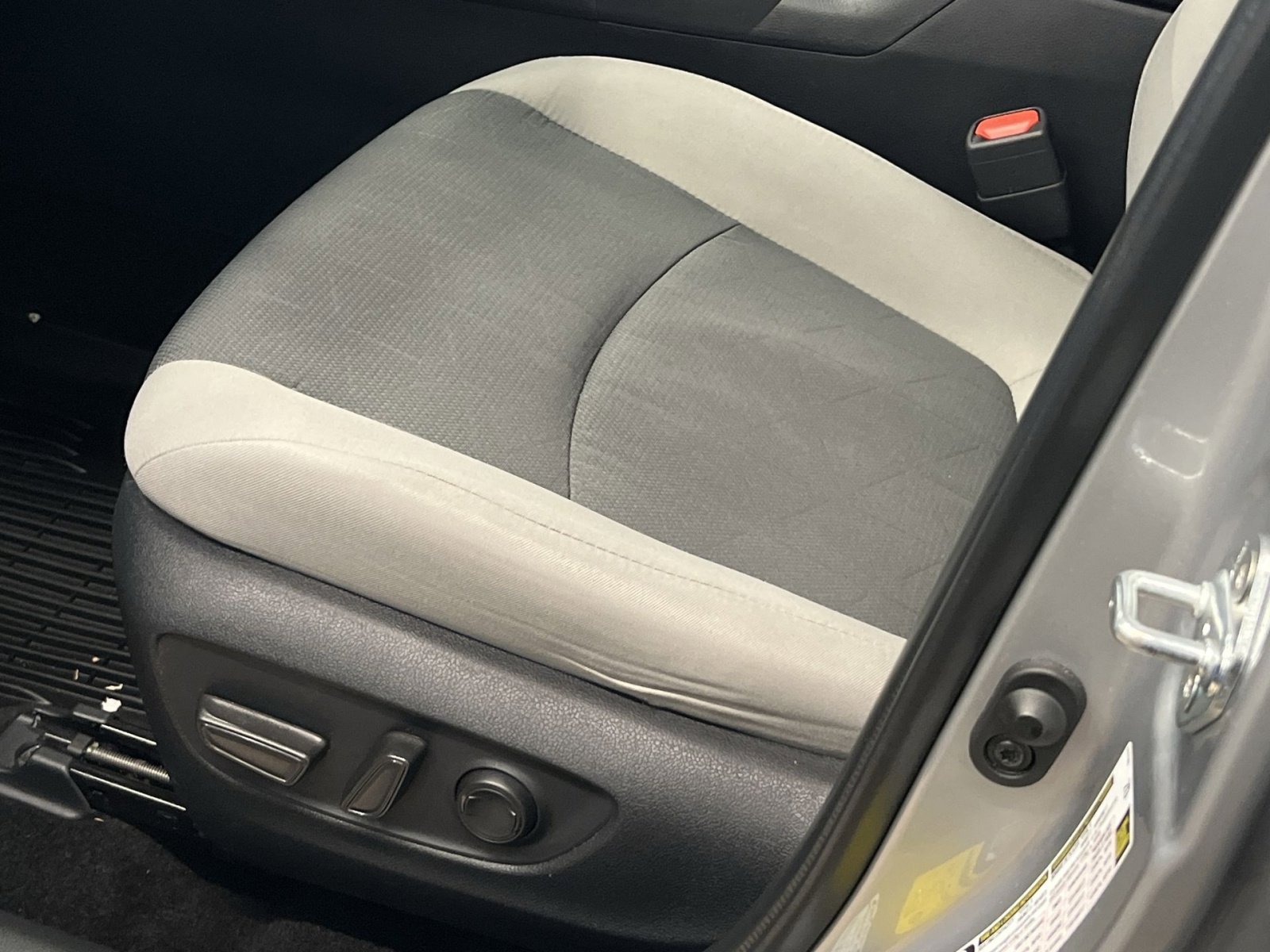 Used 2025 Toyota RAV4 XLE w/ Convenience Package image 12