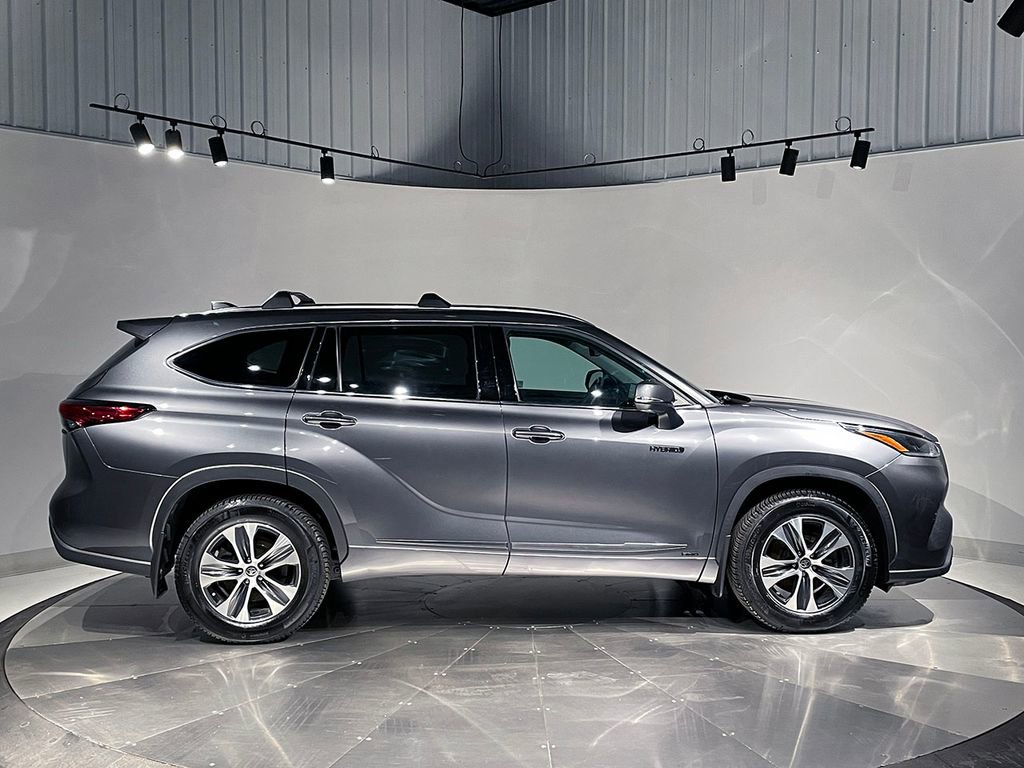 Used 2021 Toyota Highlander XLE image 10