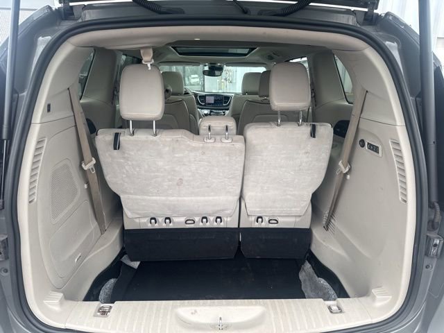 Used 2021 Chrysler Pacifica Limited w/ Premium & Safety Sphere Group image 9