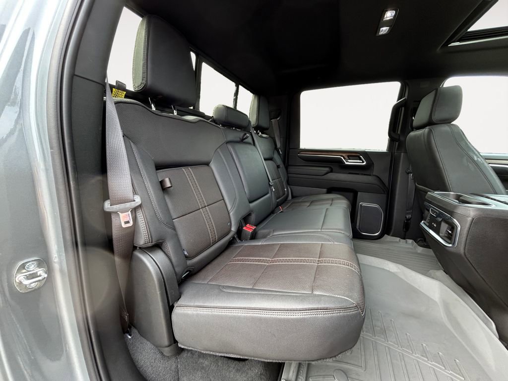 Used 2024 Chevrolet Silverado 2500 High Country w/ High Country Premium Package image 11