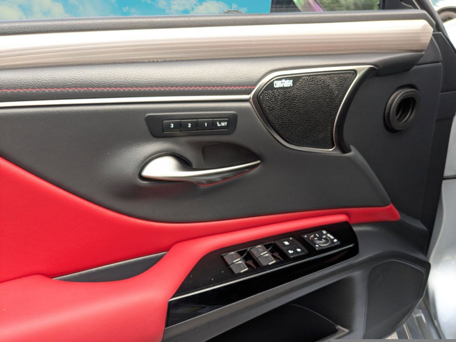 Used 2023 Lexus ES 300h F Sport w/ Accessory Package (Z2) FWD image 8
