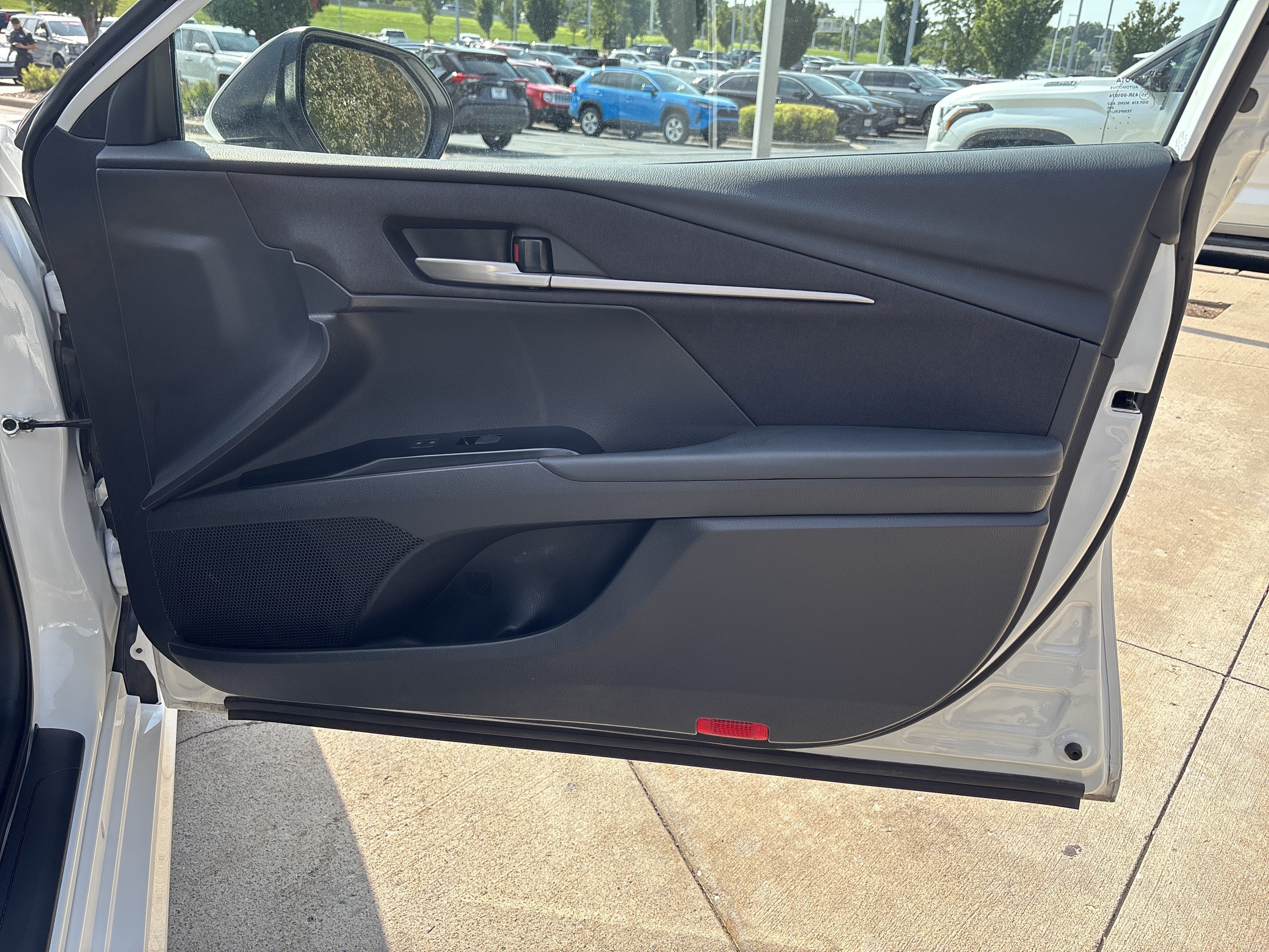 Used 2025 Toyota Camry Hybrid FWD image 29