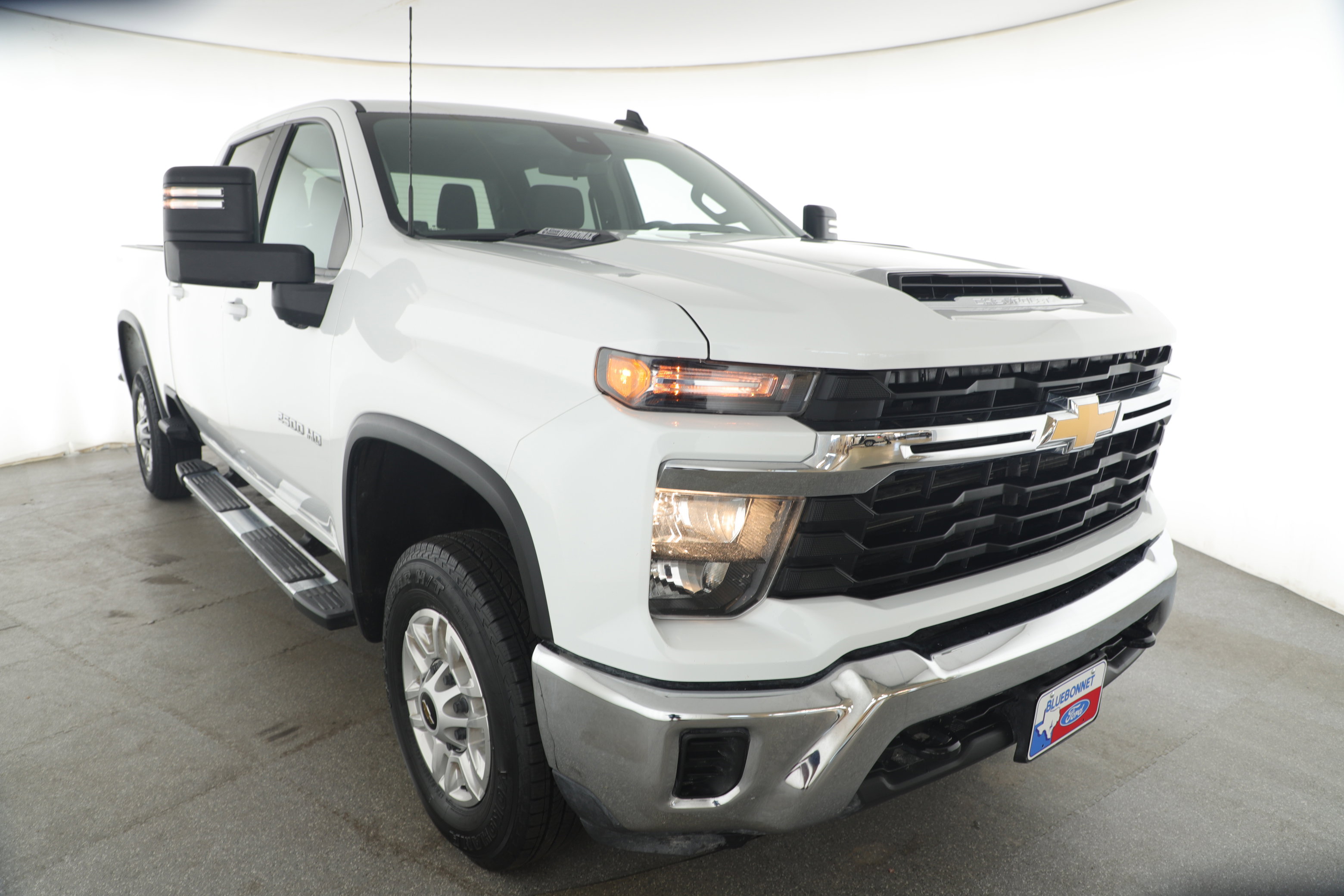Used 2024 Chevrolet Silverado 2500 LT image 3