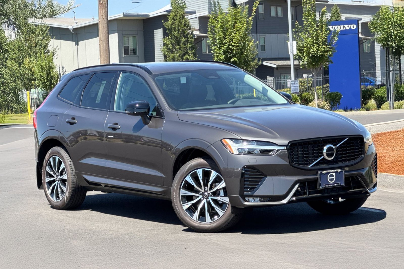 New 2025 Volvo XC60 B5 Core w/ Protection Package Premier video 1