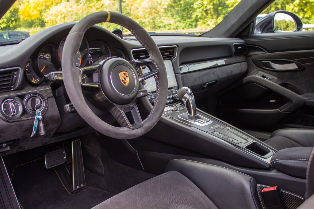 Used 2019 Porsche 911 GT3 RS w/ Weissach Package RWD image 11