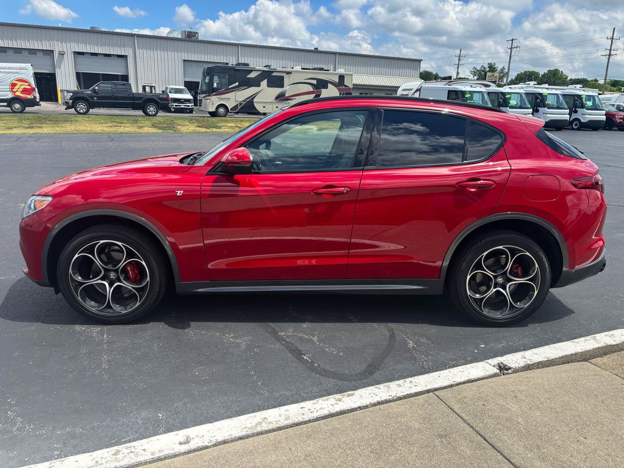 Used 2023 Alfa Romeo Stelvio Ti AWD/4WD image 6