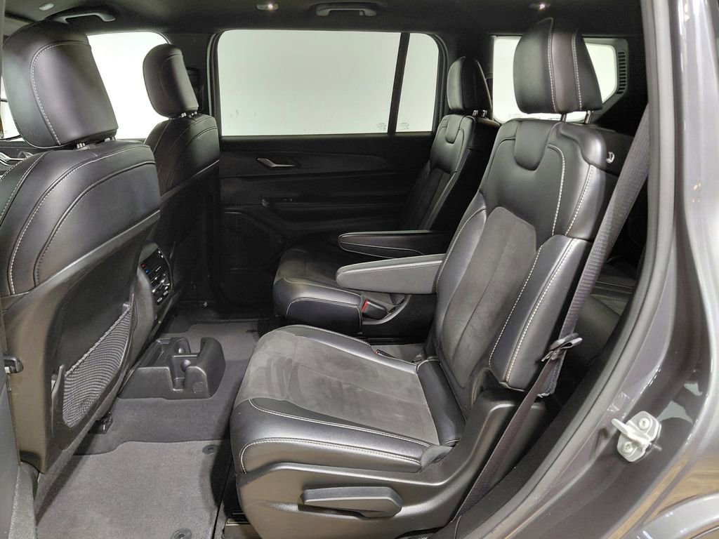 Used 2024 Jeep Grand Cherokee L Laredo AWD/4WD image 39