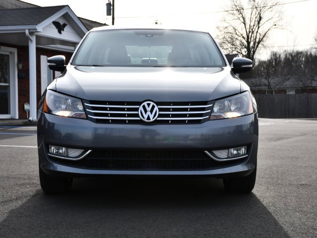 Used 2015 Volkswagen Passat 1.8T Limited Edition image 2