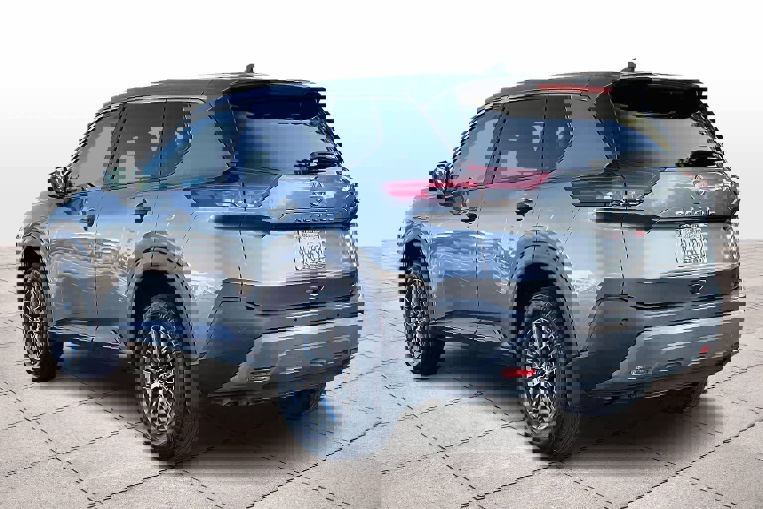 Used 2023 Nissan Rogue S image 14