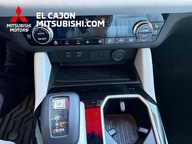 Used 2025 Mitsubishi Outlander AWD image 17