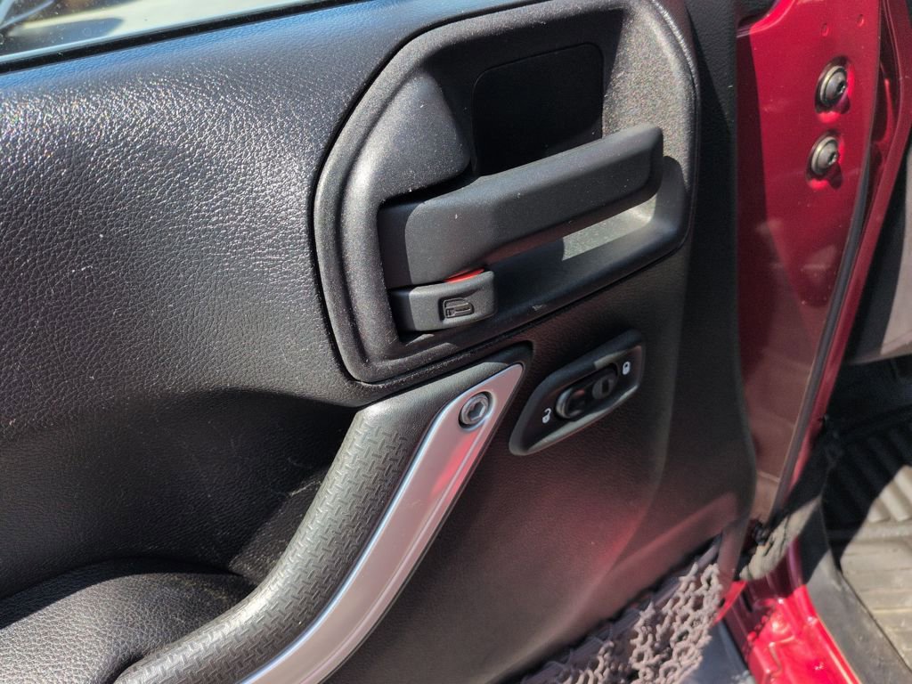 Used 2013 Jeep Wrangler Sahara image 11