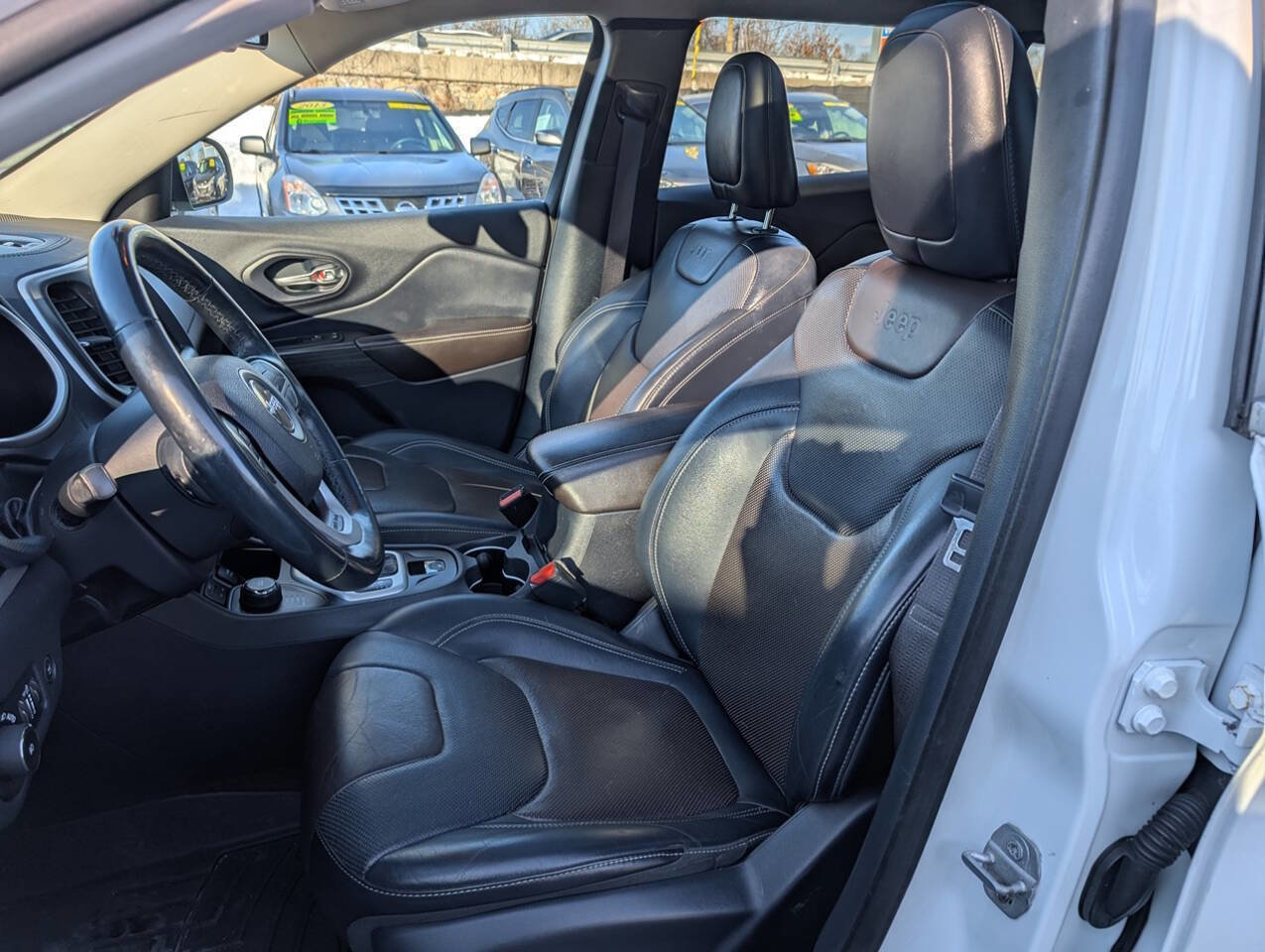 Used 2015 Jeep Cherokee Limited w/ Luxury Group image 11
