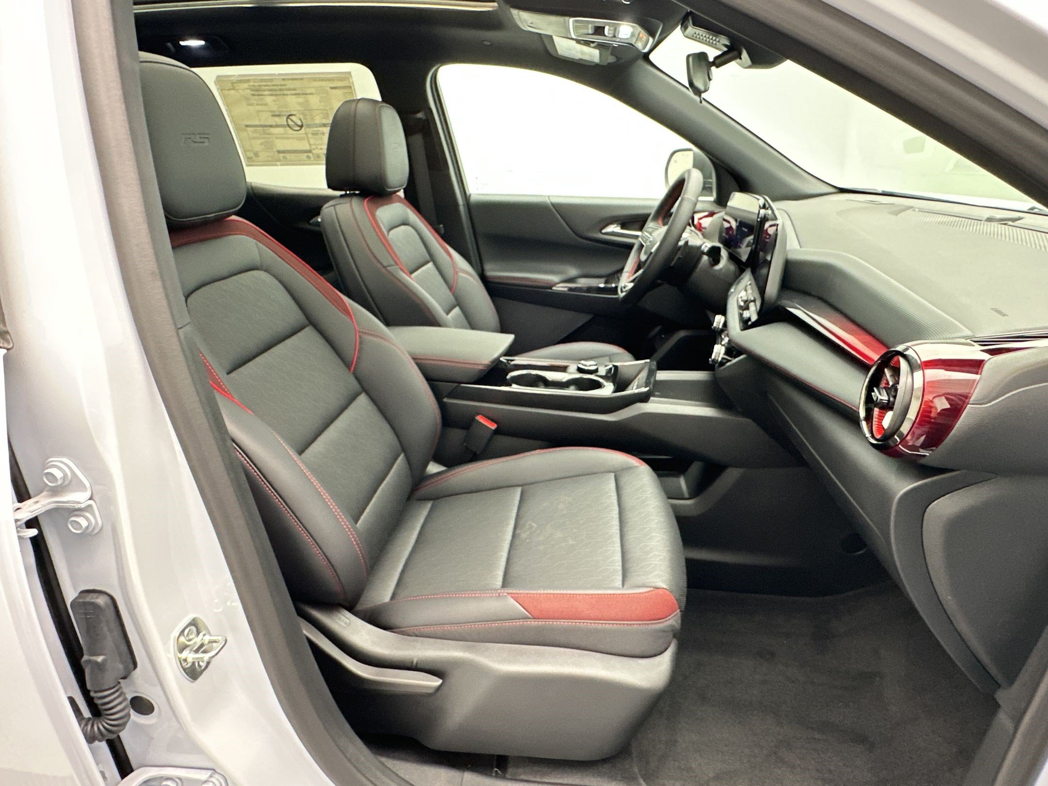 New 2027 Chevrolet Equinox RS w/ LPO, Floor Liner Package AWD/4WD image 26