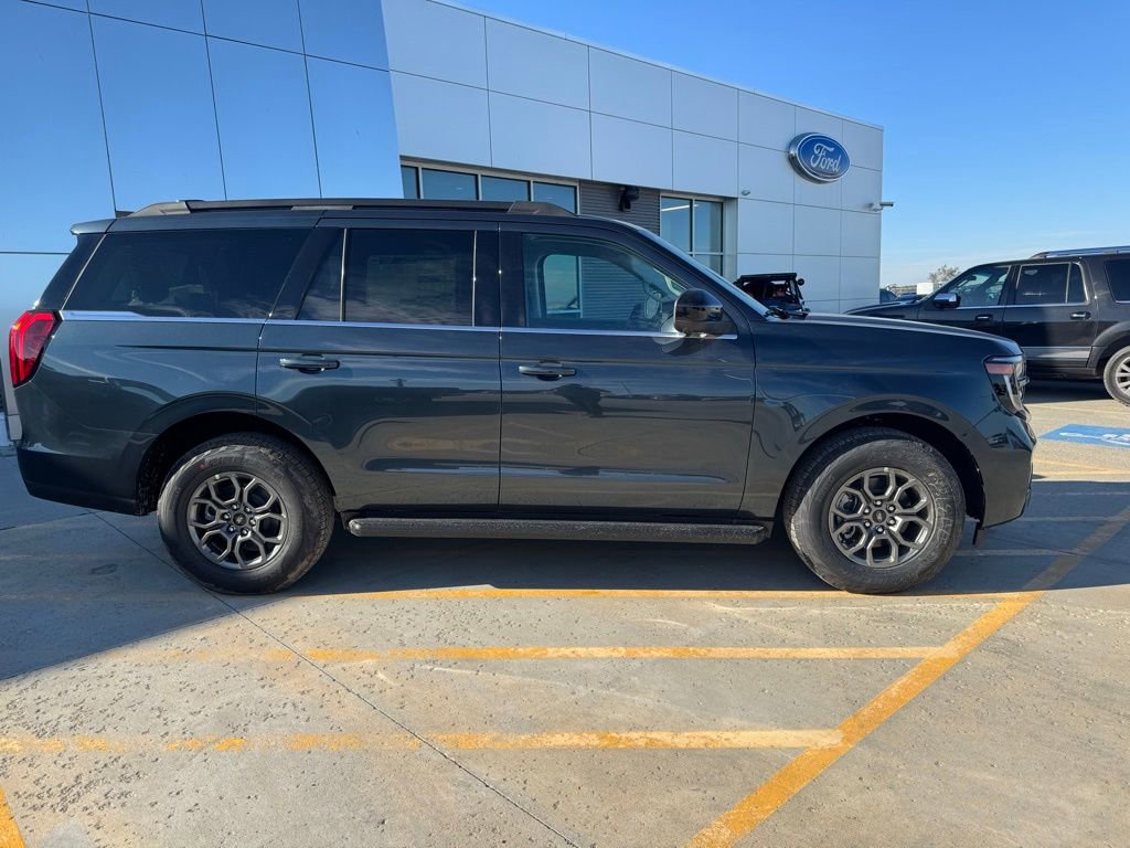 New 2025 Ford Expedition Active image 2