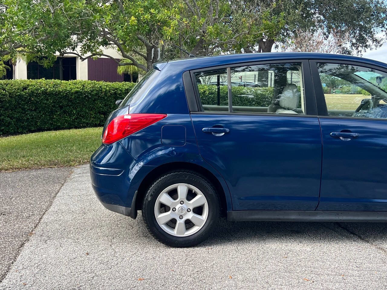 Used 2007 Nissan Versa 1.8 SL 4dr Hatchback (1.8L I4 w/ Convenience Pkg image 12