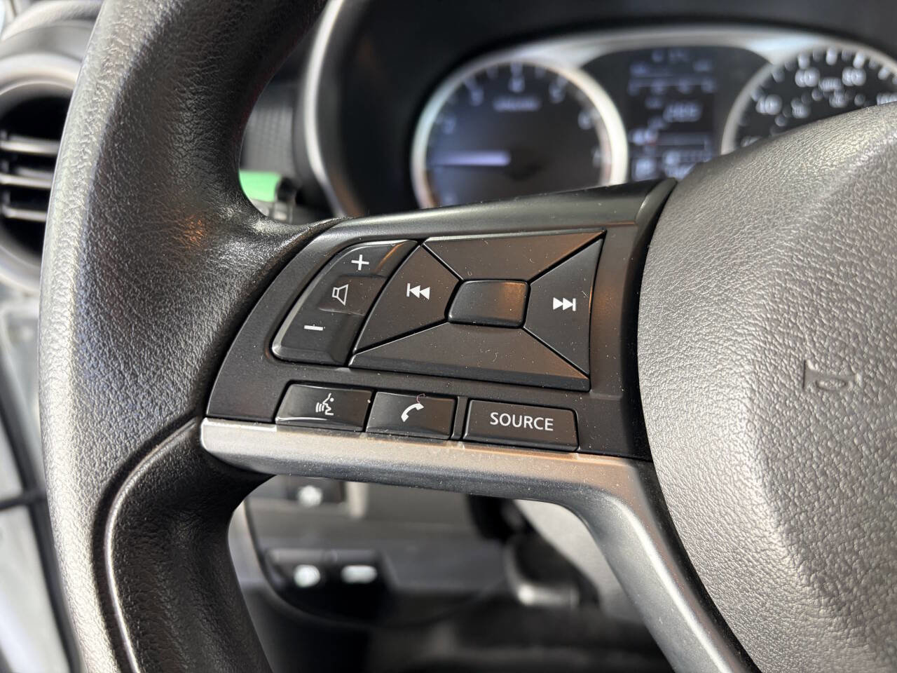 Used 2022 Nissan Kicks S image 15