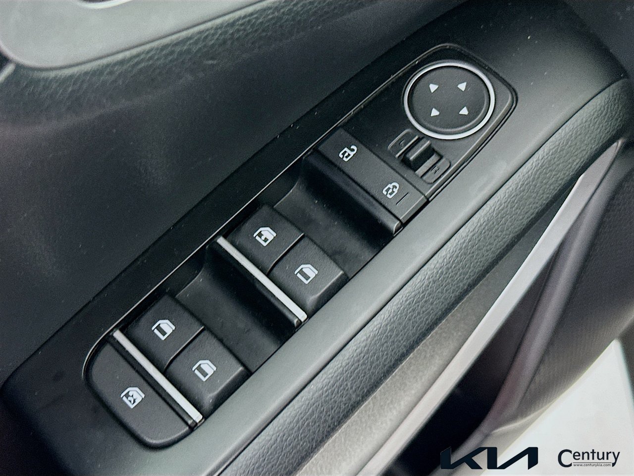 Certified 2023 Kia Soul LX FWD image 17