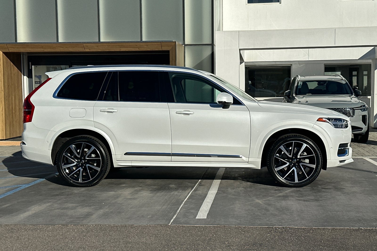 Certified 2023 Volvo XC90 B6 Plus w/ Protection Package Premier AWD/4WD image 3