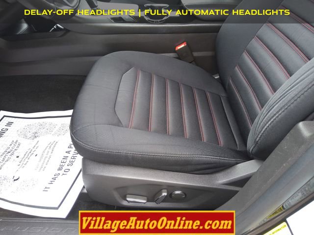 Used 2016 Ford Fusion SE image 12