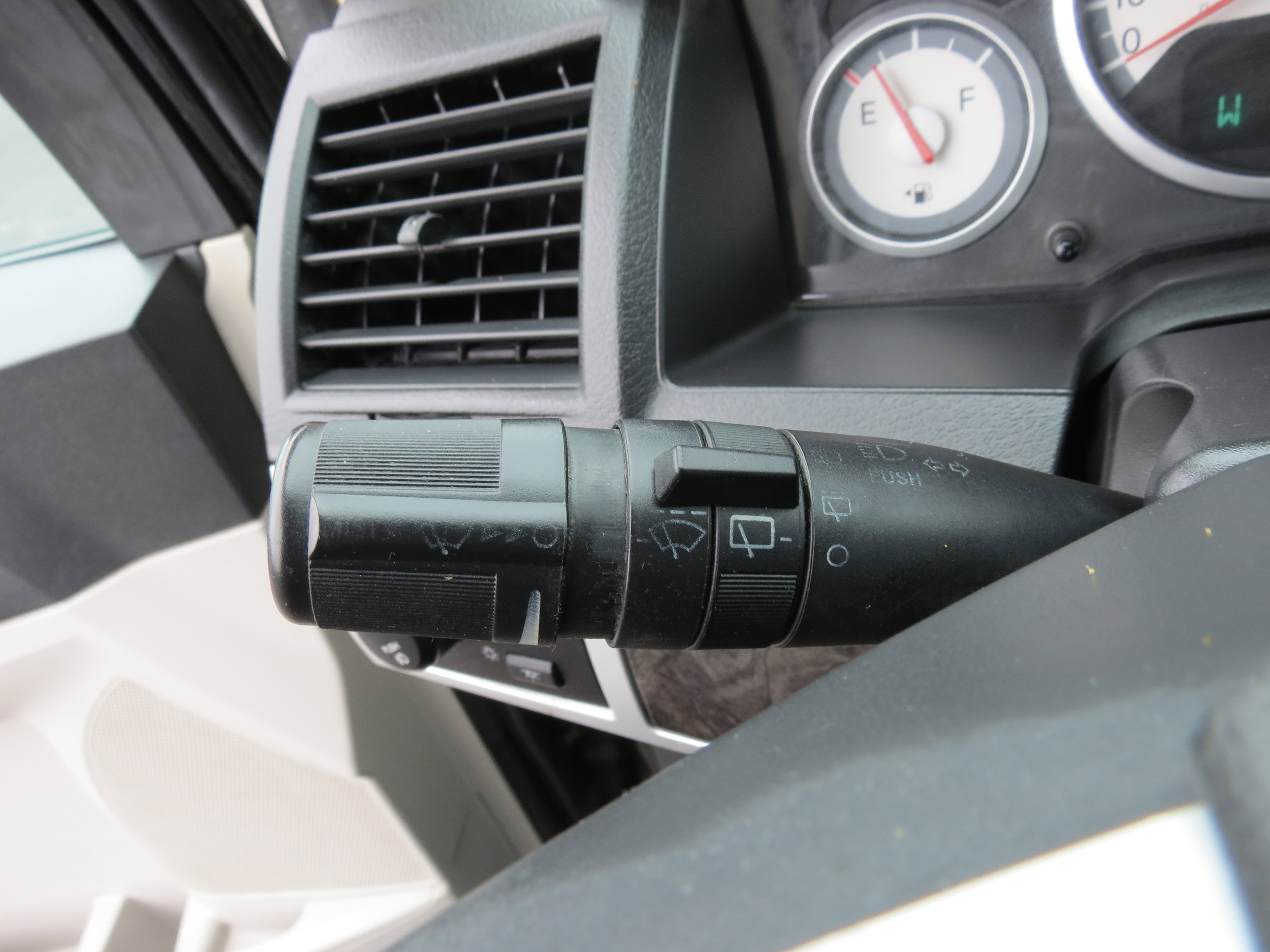 Used 2010 Dodge Grand Caravan SXT w/ Trailer Tow Group FWD image 13