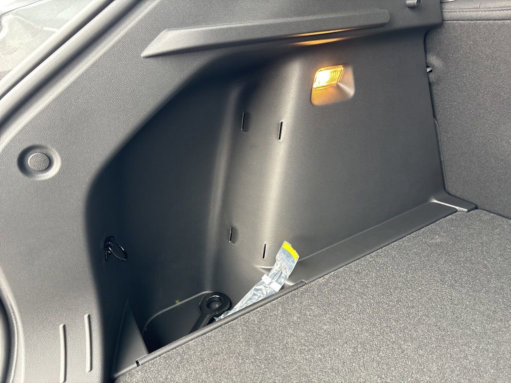 New 2026 Chevrolet Trax RS w/ Sunroof Package image 32