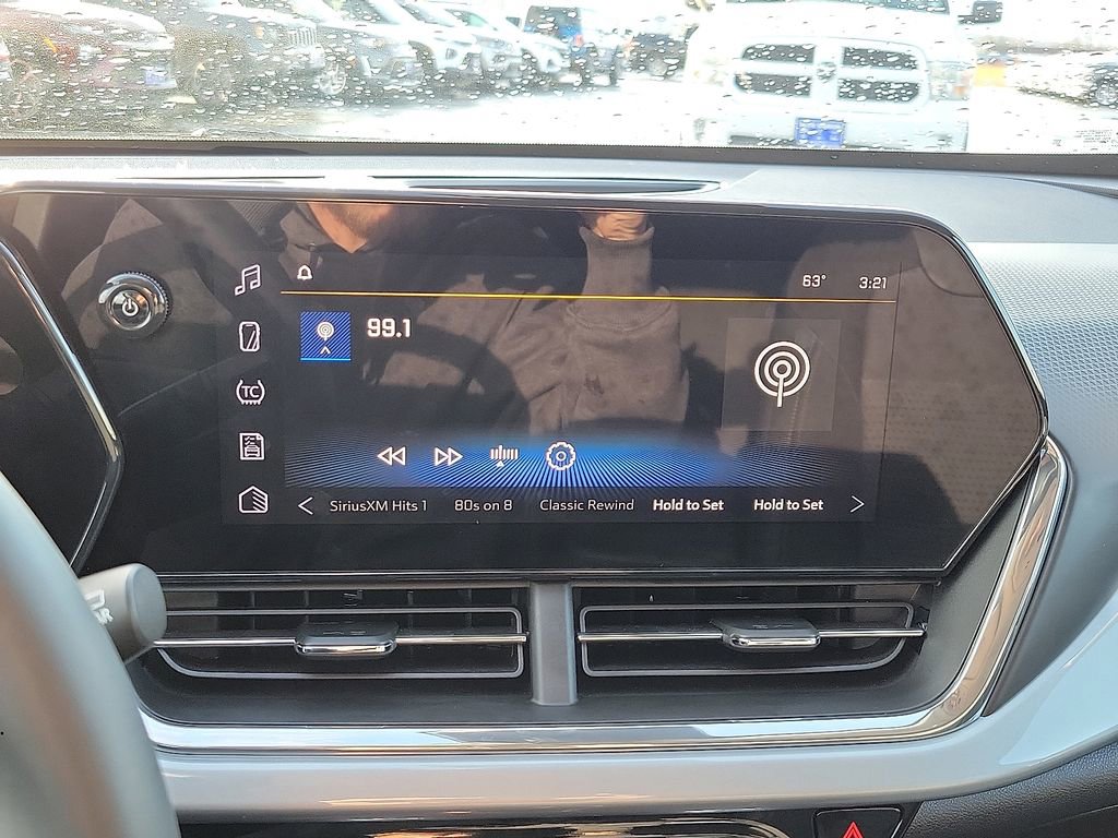 Used 2025 Chevrolet Trax LT w/ Driver Confidence Package image 15