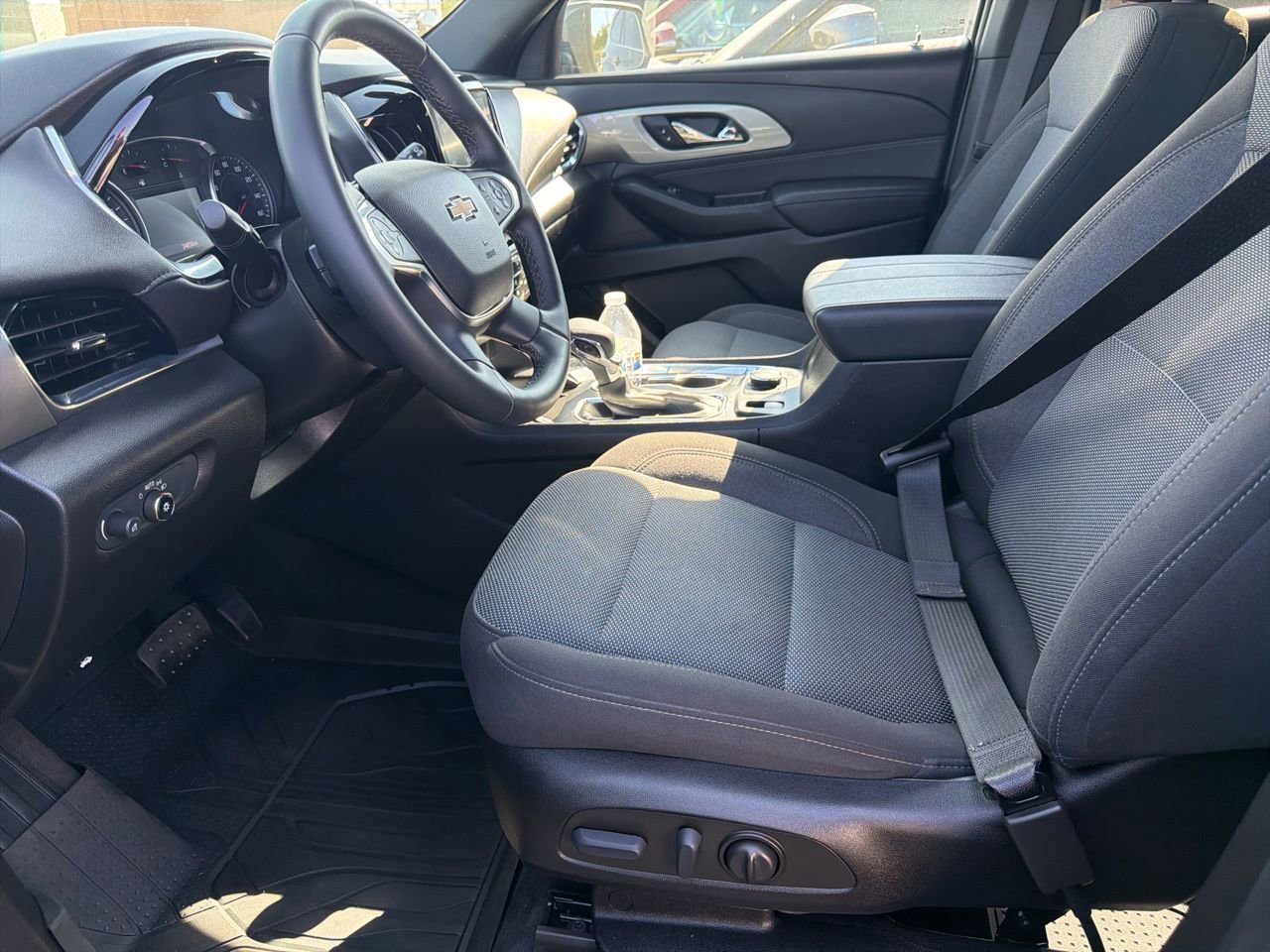 Used 2023 Chevrolet Traverse LT image 11