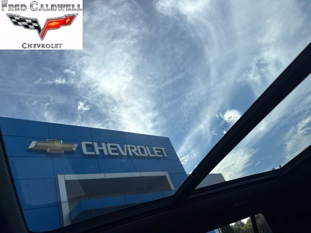 Used 2022 Chevrolet Tahoe Z71 w/ Luxury Package AWD/4WD image 17