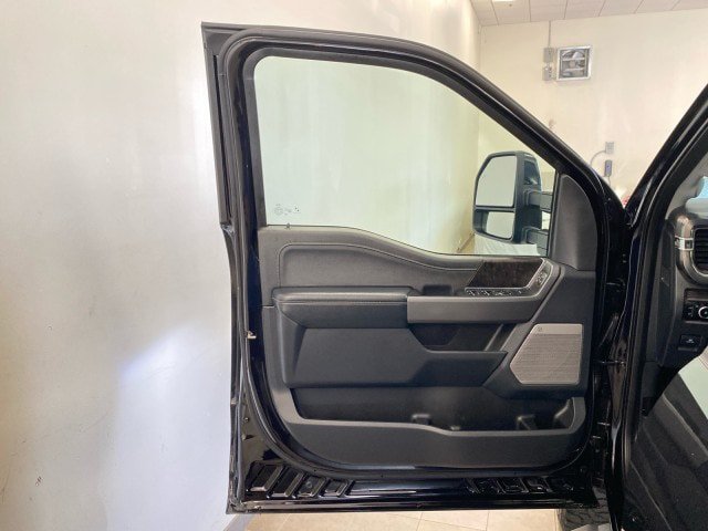 Used 2025 Ford F350 Lariat w/ Black Appearance Package AWD/4WD image 19