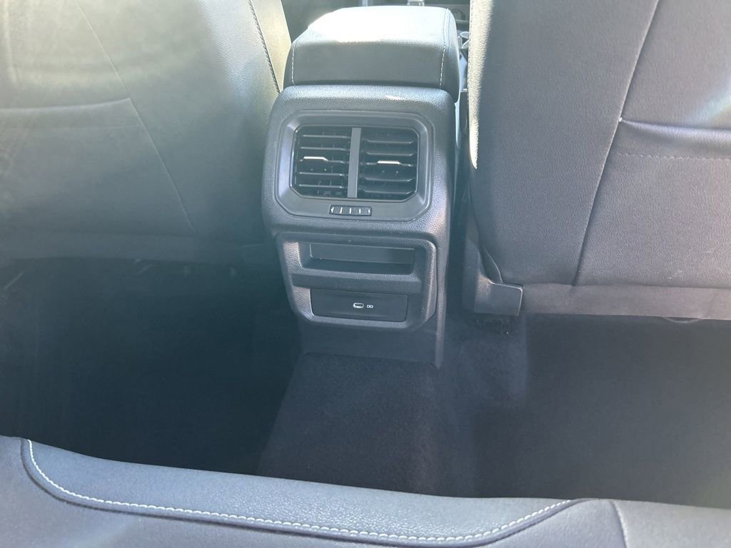 Used 2024 Volkswagen Taos SE image 28