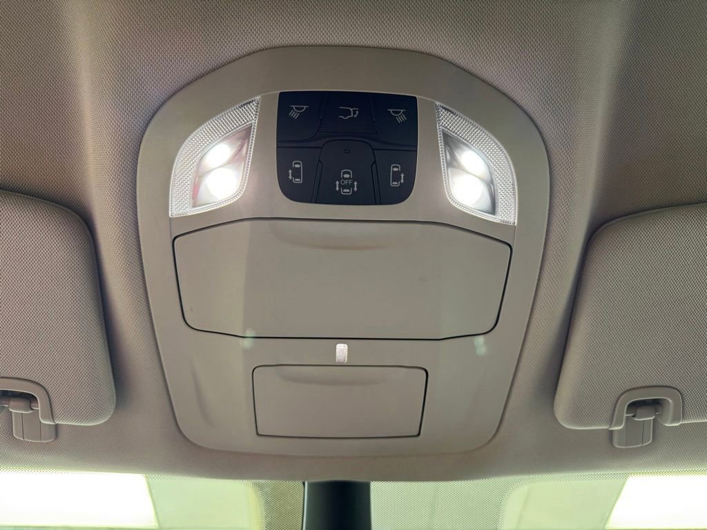 Used 2023 Chrysler Voyager LX FWD image 39