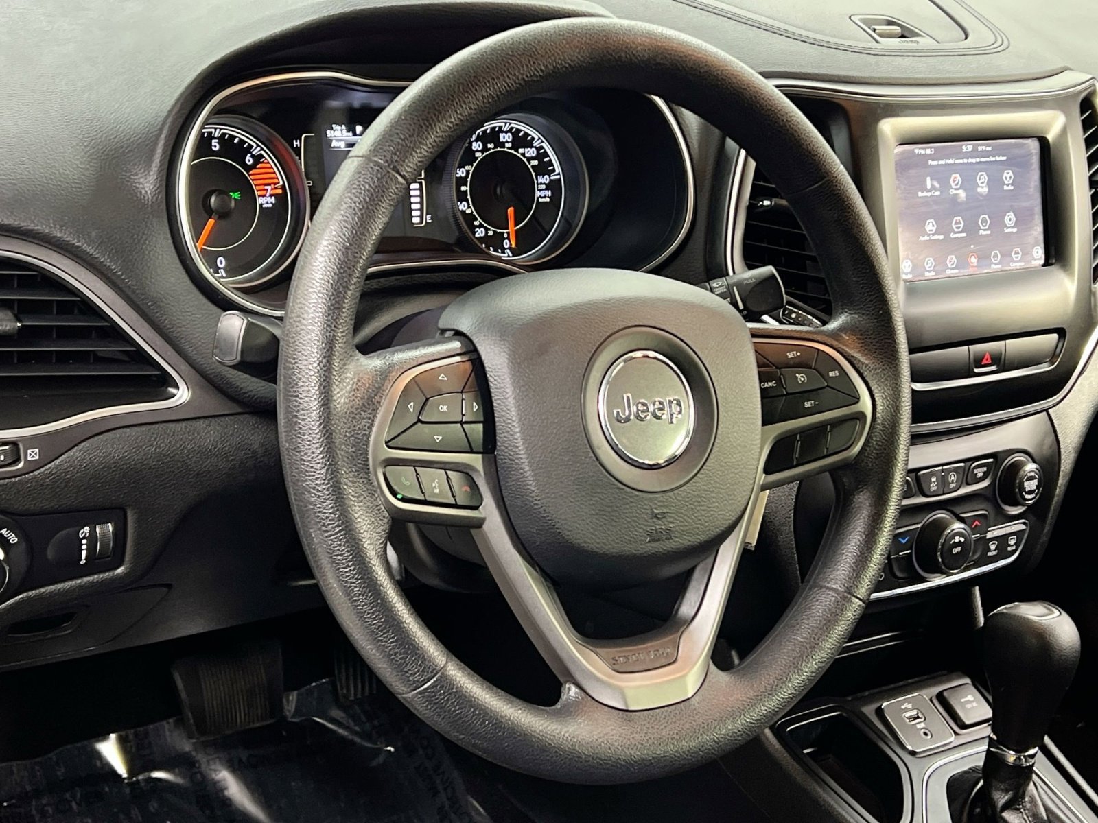 Used 2019 Jeep Cherokee Latitude w/ Popular Appearance Group image 20