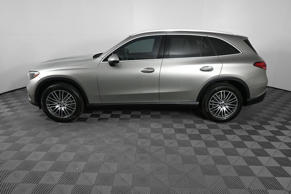 Used 2024 Mercedes-Benz GLC 300 image 3