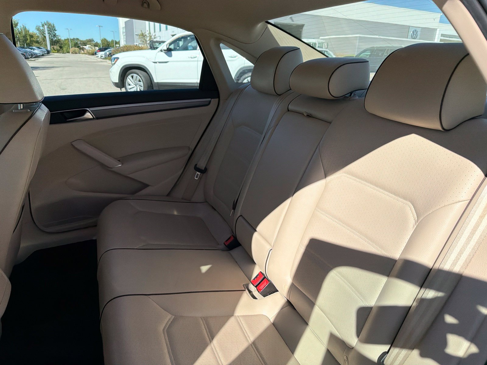 Used 2018 Volkswagen Passat 2.0T R-Line FWD image 23