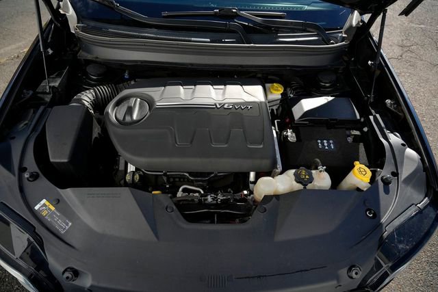 Used 2019 Jeep Cherokee Trailhawk w/ Cold Weather Group image 19