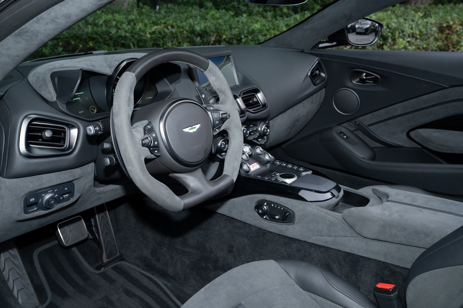 Used 2023 Aston Martin V8 Vantage Roadster image 16