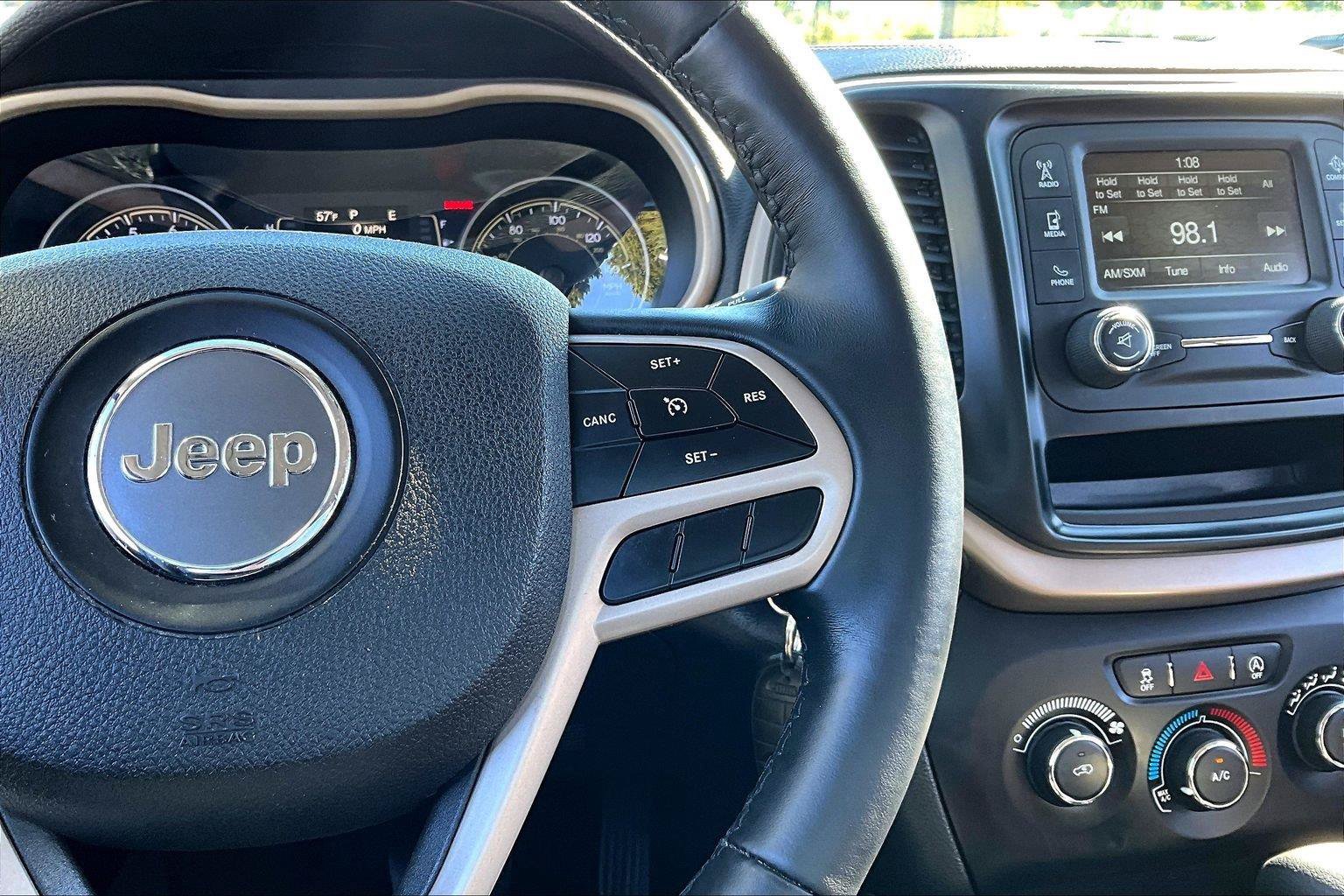 Used 2018 Jeep Cherokee Latitude w/ Altitude Package AWD/4WD image 13
