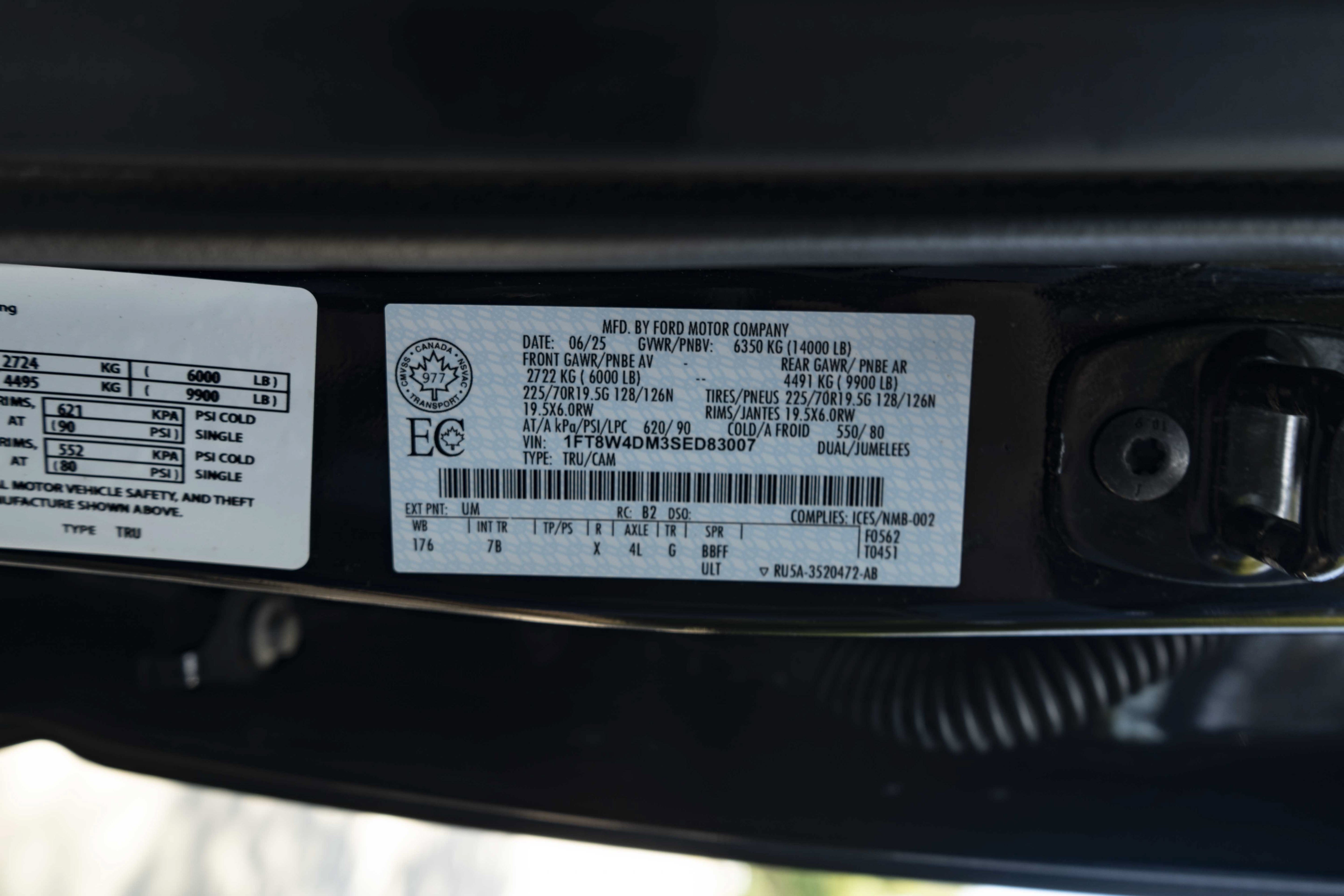 Used 2025 Ford F450 Platinum w/ FX4 Off-Road Package AWD/4WD image 45