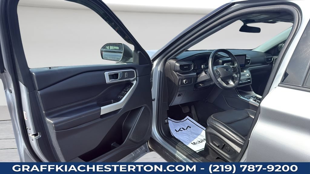 Used 2021 Ford Explorer XLT w/ Equipment Group 202A AWD/4WD image 24