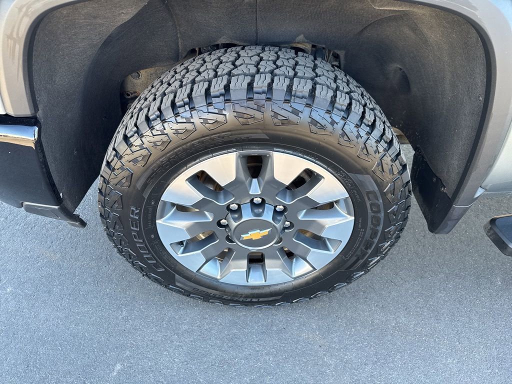 Used 2024 Chevrolet Silverado 2500 Custom w/ Custom Convenience Package image 10