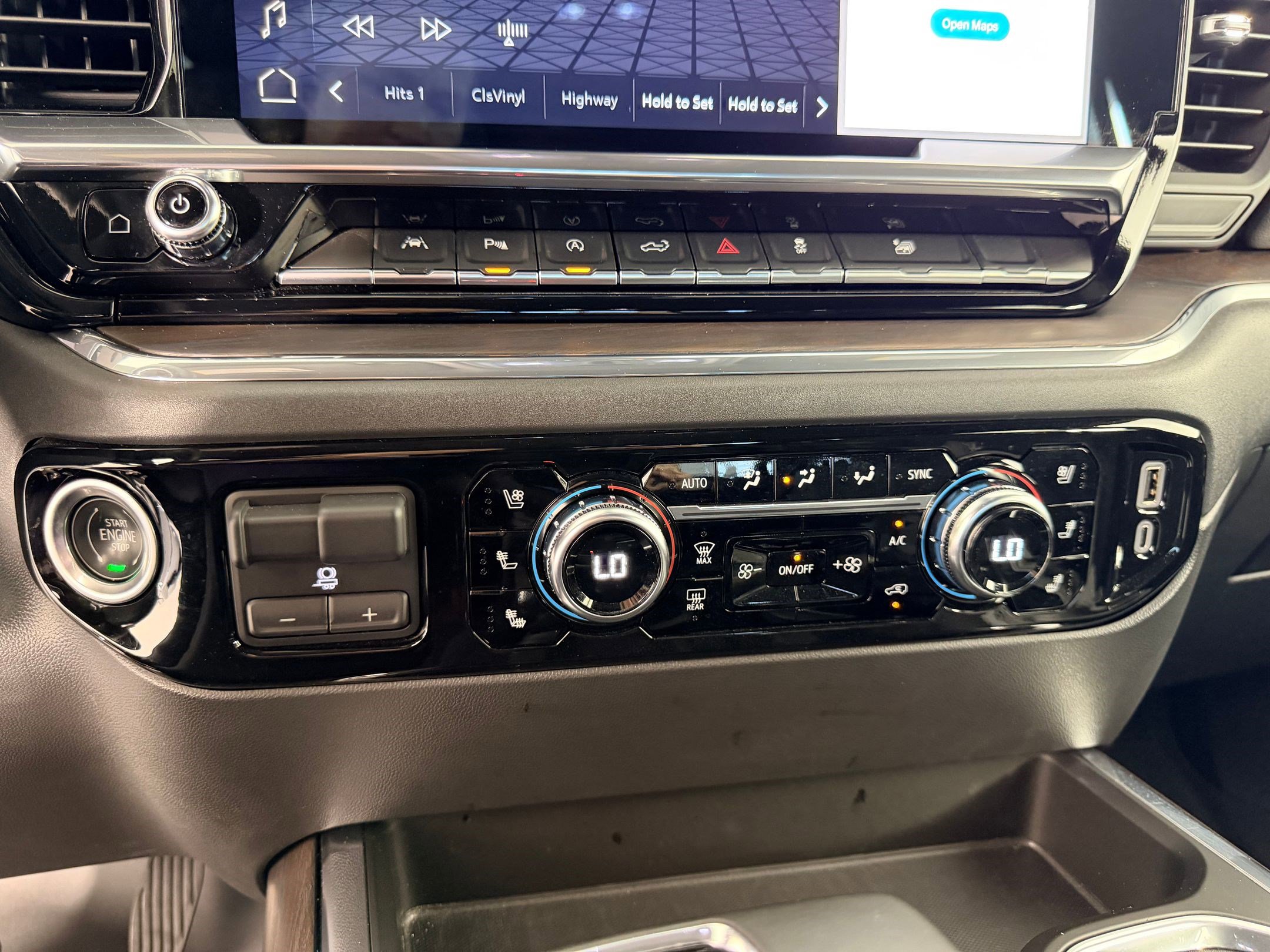 Used 2023 GMC Sierra 1500 SLT w/ SLT Premium Plus Package AWD/4WD image 16