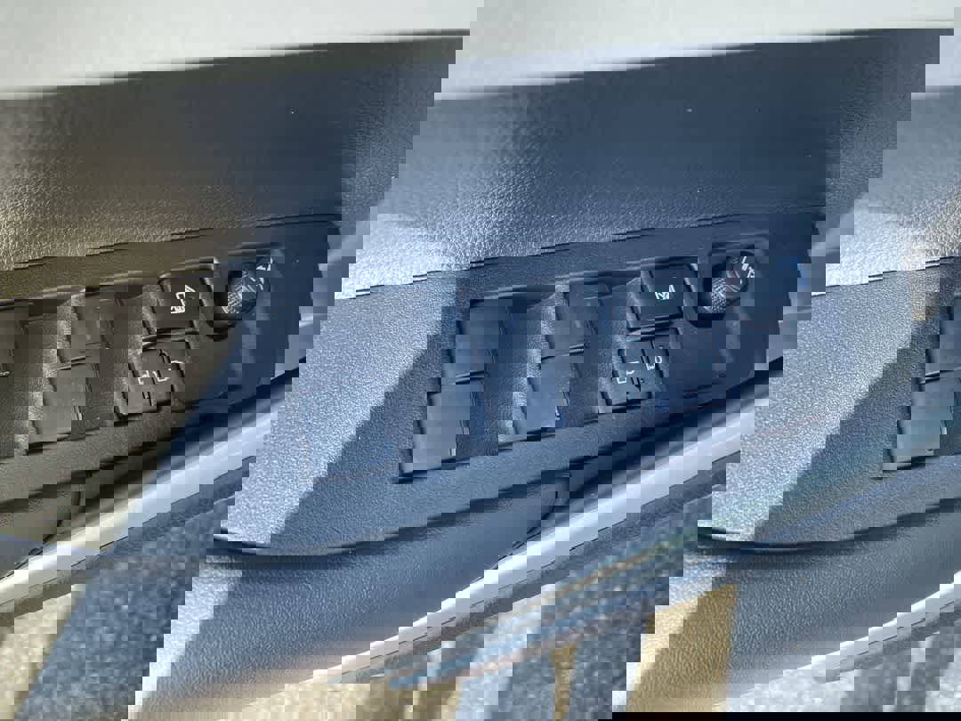 Used 2025 Toyota Corolla Cross LE image 13