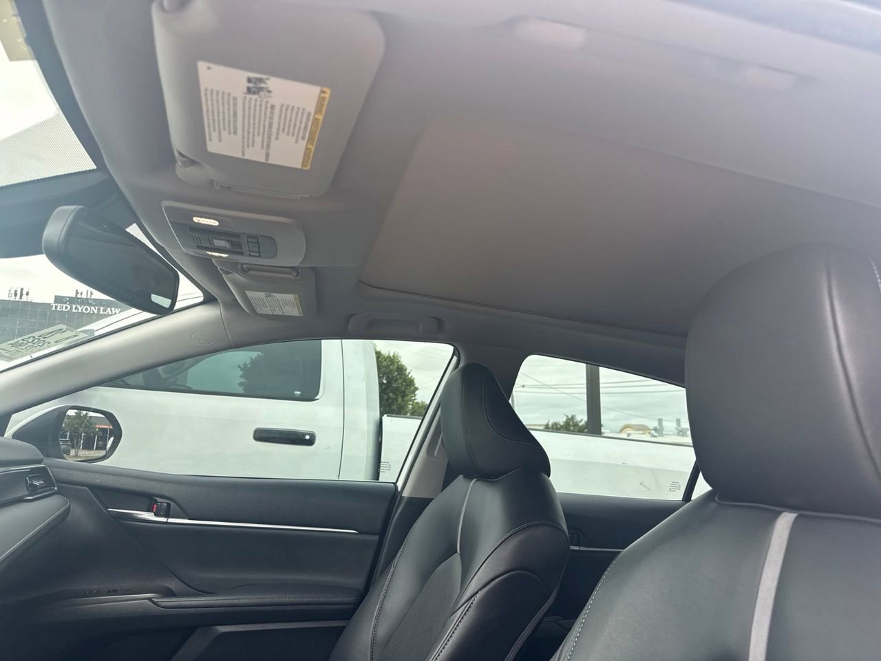 Used 2023 Toyota Camry XSE FWD image 8